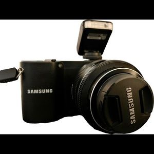 Samsung NX1100 Mirrorless Camera with iFunction lens